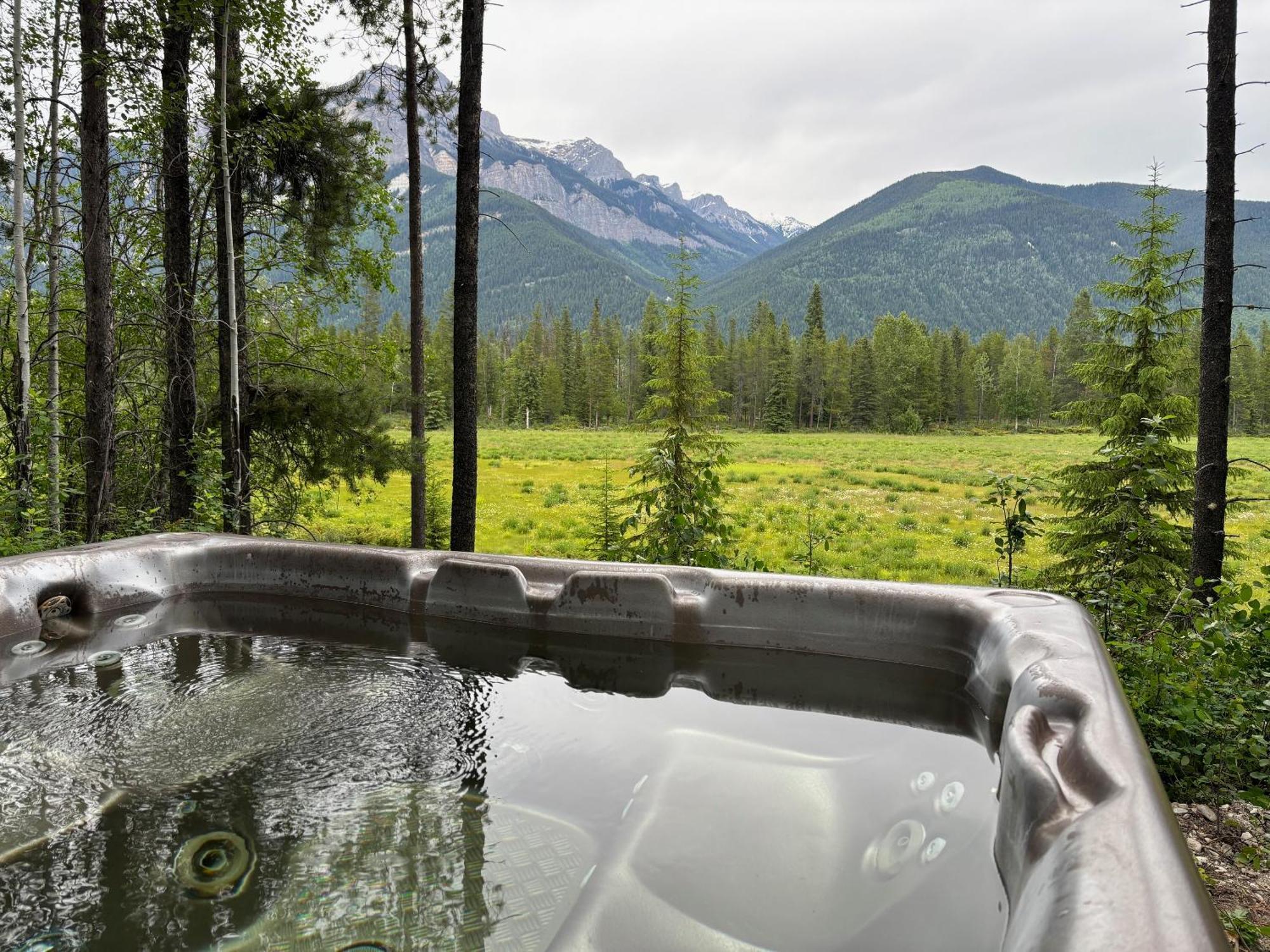 Rocky Mountain Cabins And Home Golden Ngoại thất bức ảnh