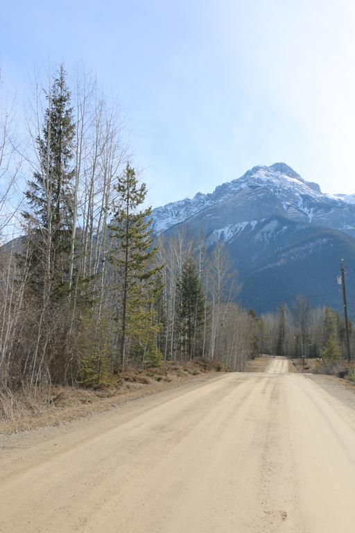 Rocky Mountain Cabins And Home Golden Ngoại thất bức ảnh